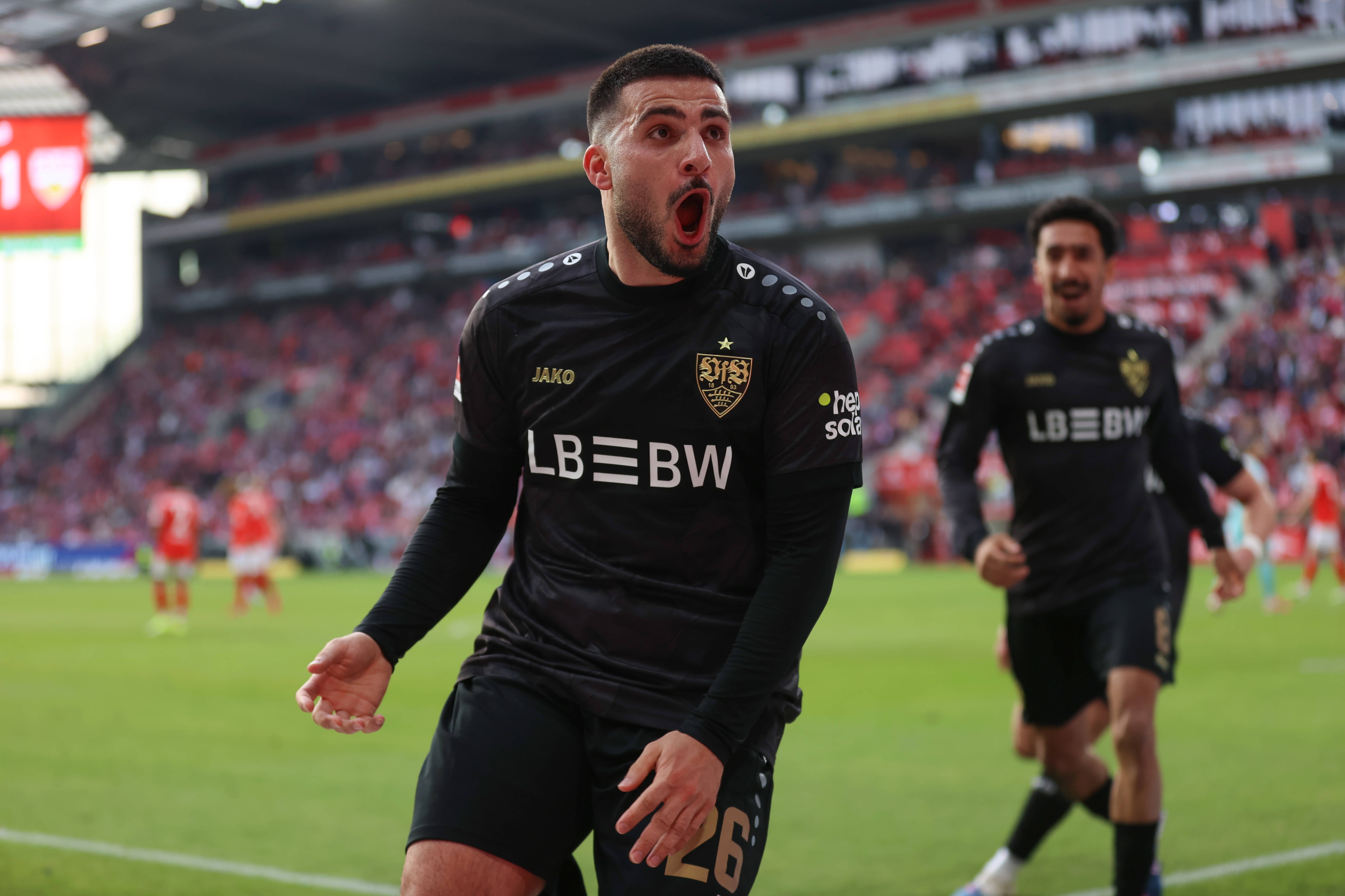 哈哈体育登录入口-翁达夫连场破门剑指德国队，斯图加特上下齐呼“他该入选了”